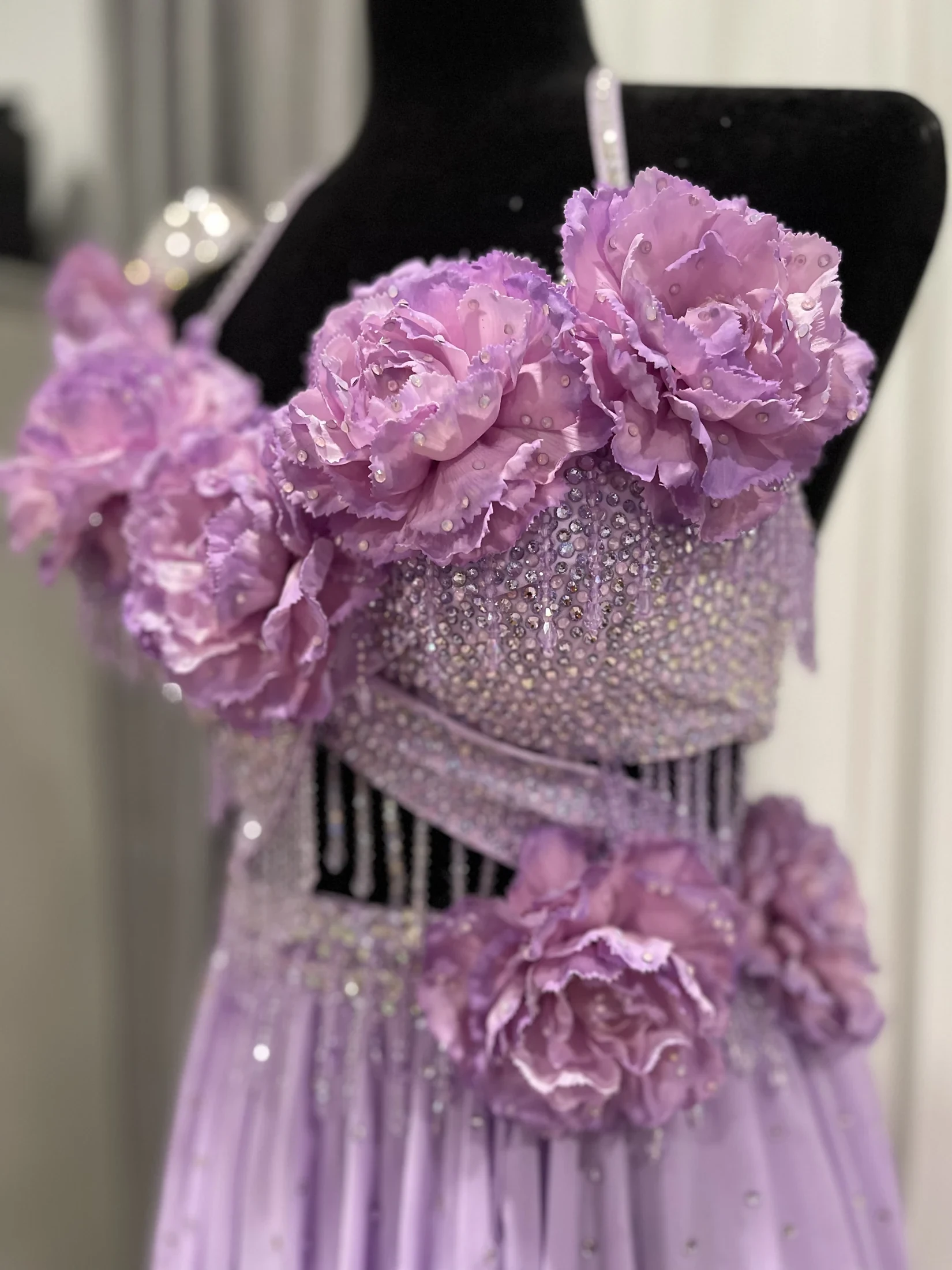 Carnation Veil sculpted neckline
